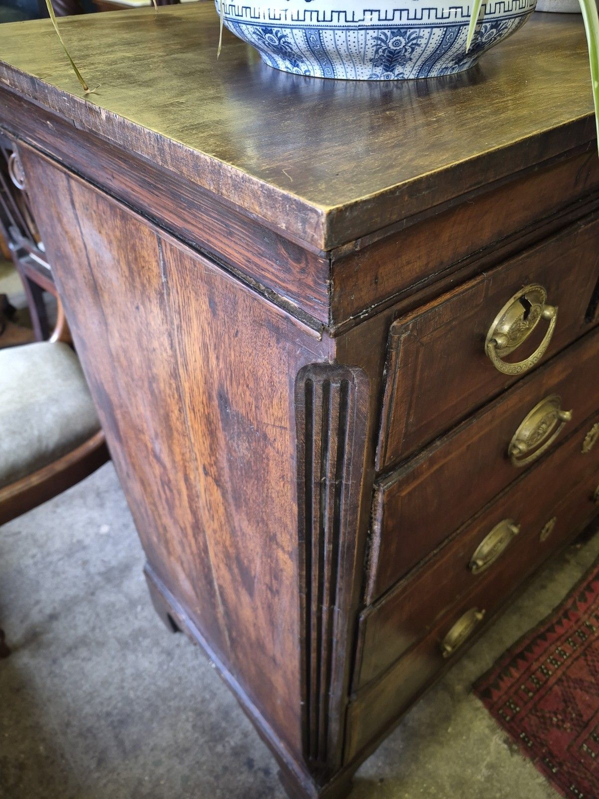 photo furniture A Great George II Crossbanded Figured Walnut Chest Of Drawers On Bracket Feet