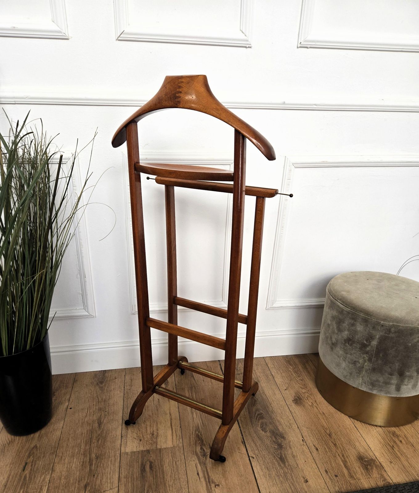 photo furniture 1970s Italian Mid Century Wood Valet Stand Dressboy