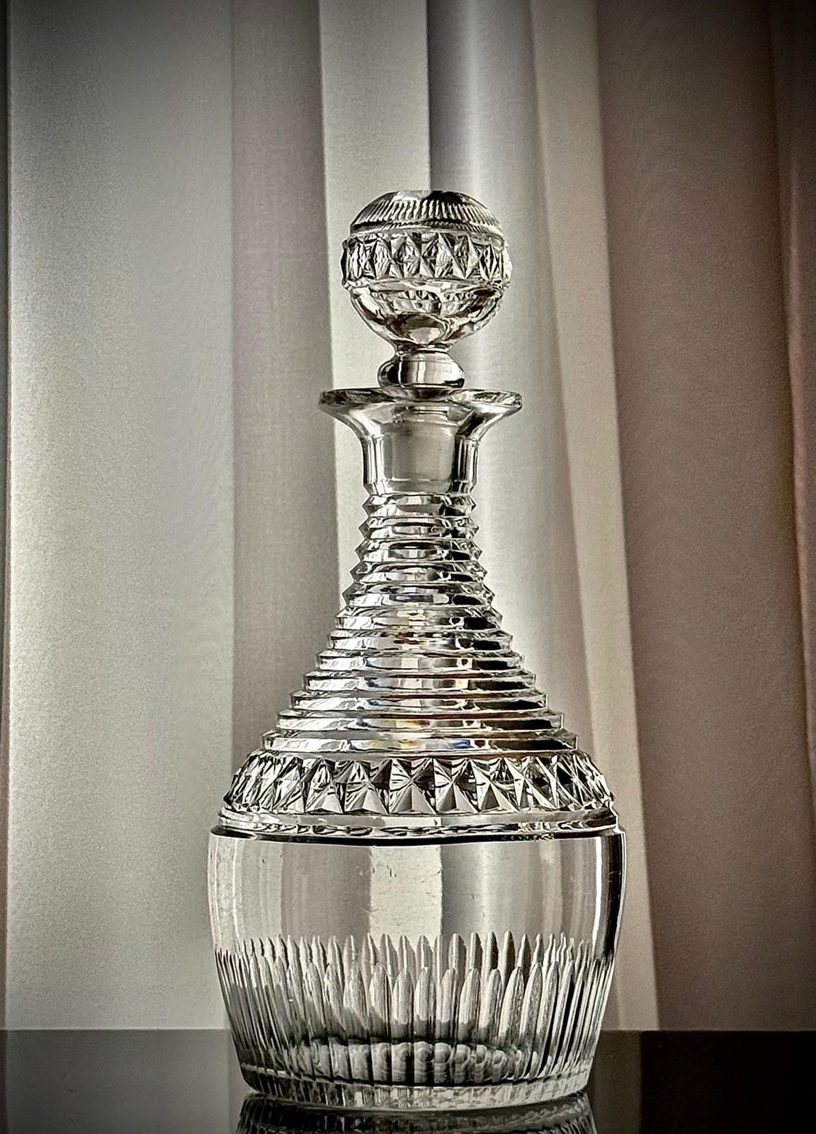 photo vintage Georgian Cut Glass Decanter With Stopper, England C.1800–1835
