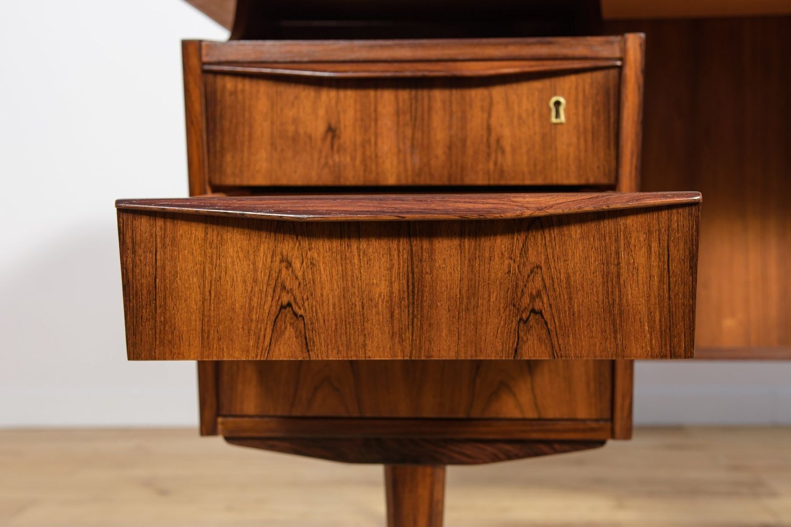 photo vintage Mid Century Modern Freestanding Rosewood Desk, Denmark, 1960s