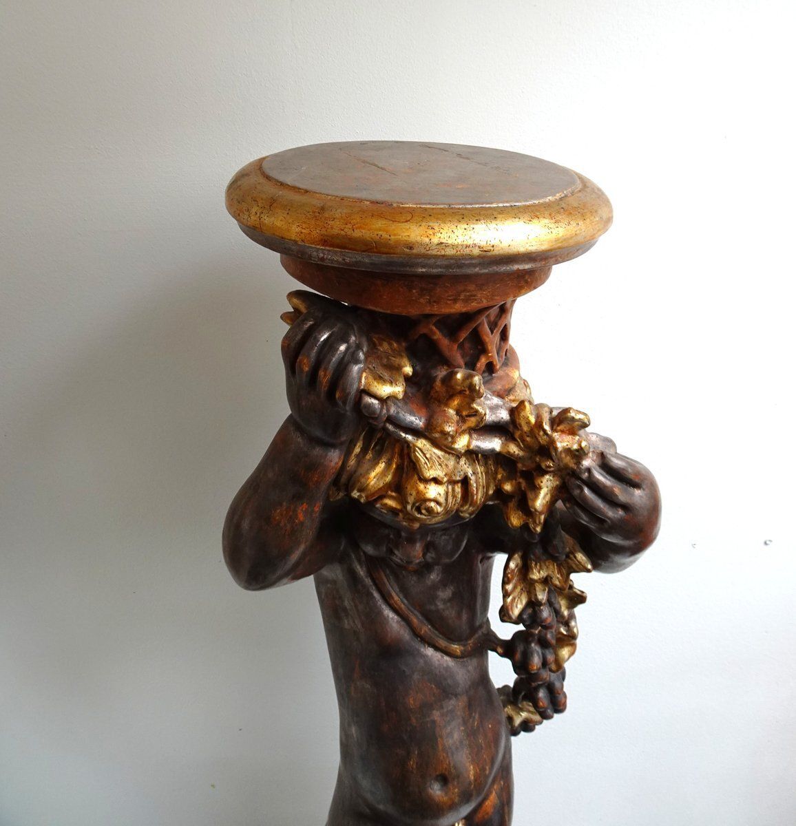Italian Gilded And Carved Wooden Cherub Pedestal Plant Stand, 1970s photo vintage