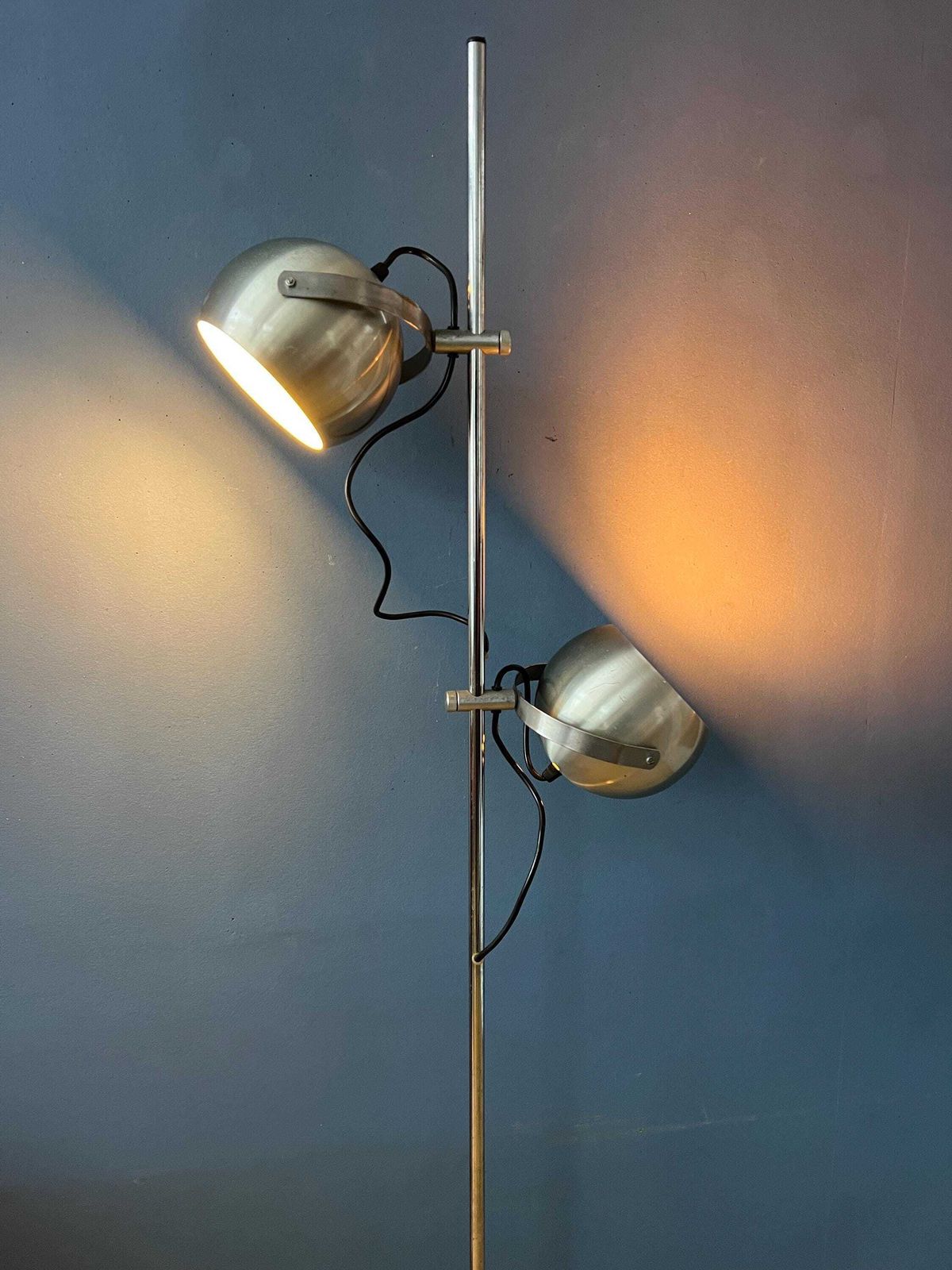 Zilveren Mid Century Vintage Herda Eyeball Vloerlamp. photo buy