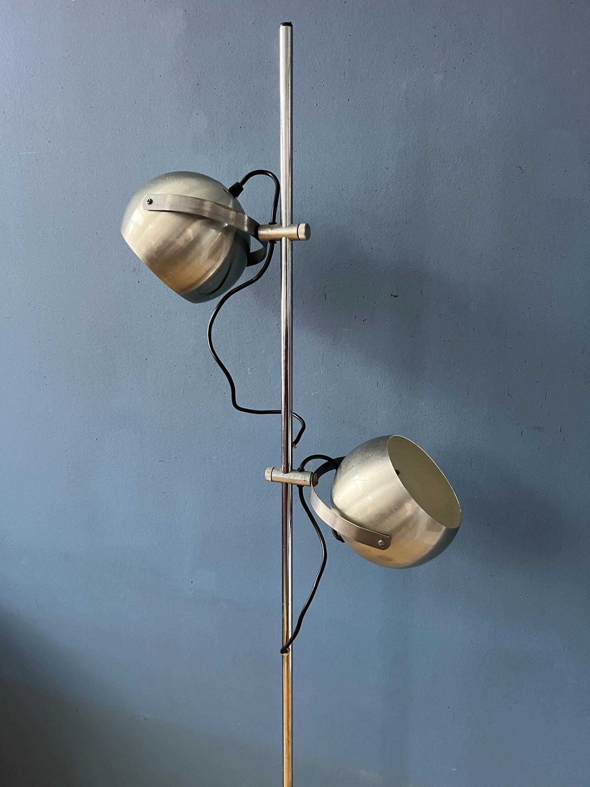 photo for sale Zilveren Mid Century Vintage Herda Eyeball Vloerlamp.