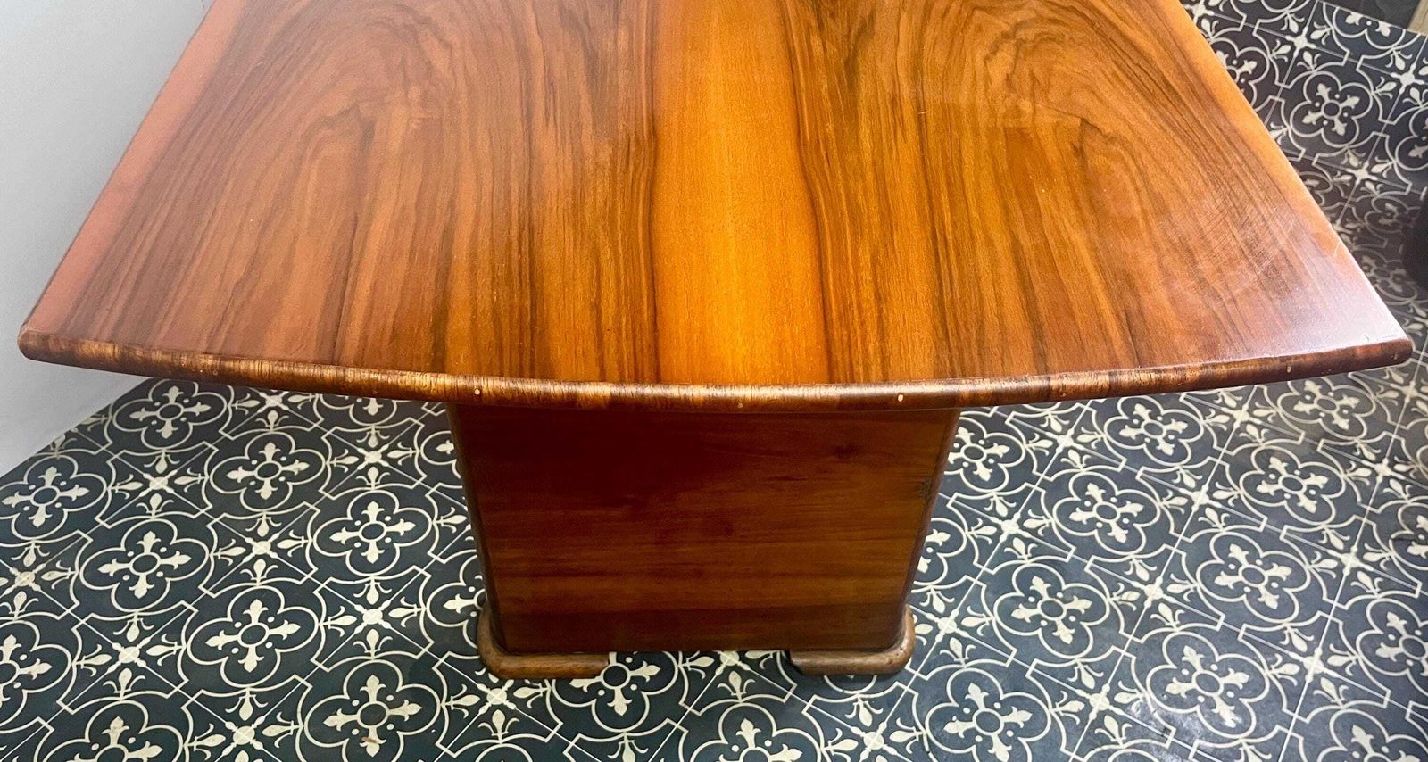 photo furniture 1930’s Vintage Art Deco Burr Walnut Dining Table, Period Furniture