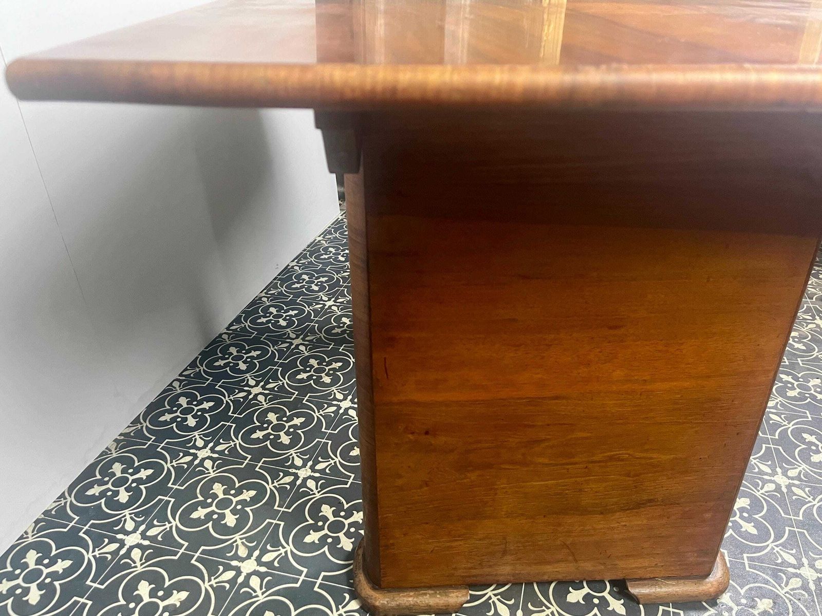 photo vinterior 1930’s Vintage Art Deco Burr Walnut Dining Table, Period Furniture