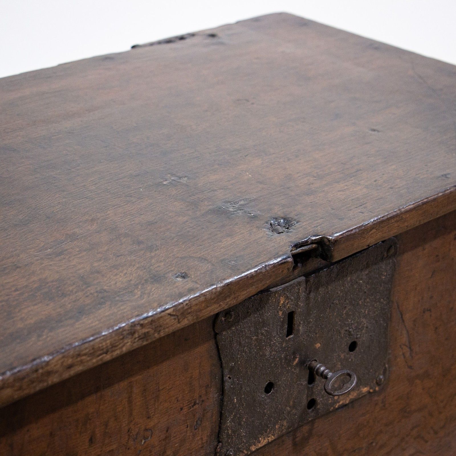1660.0 Elizabethan 16th Century Small Oak Church Coffer photo