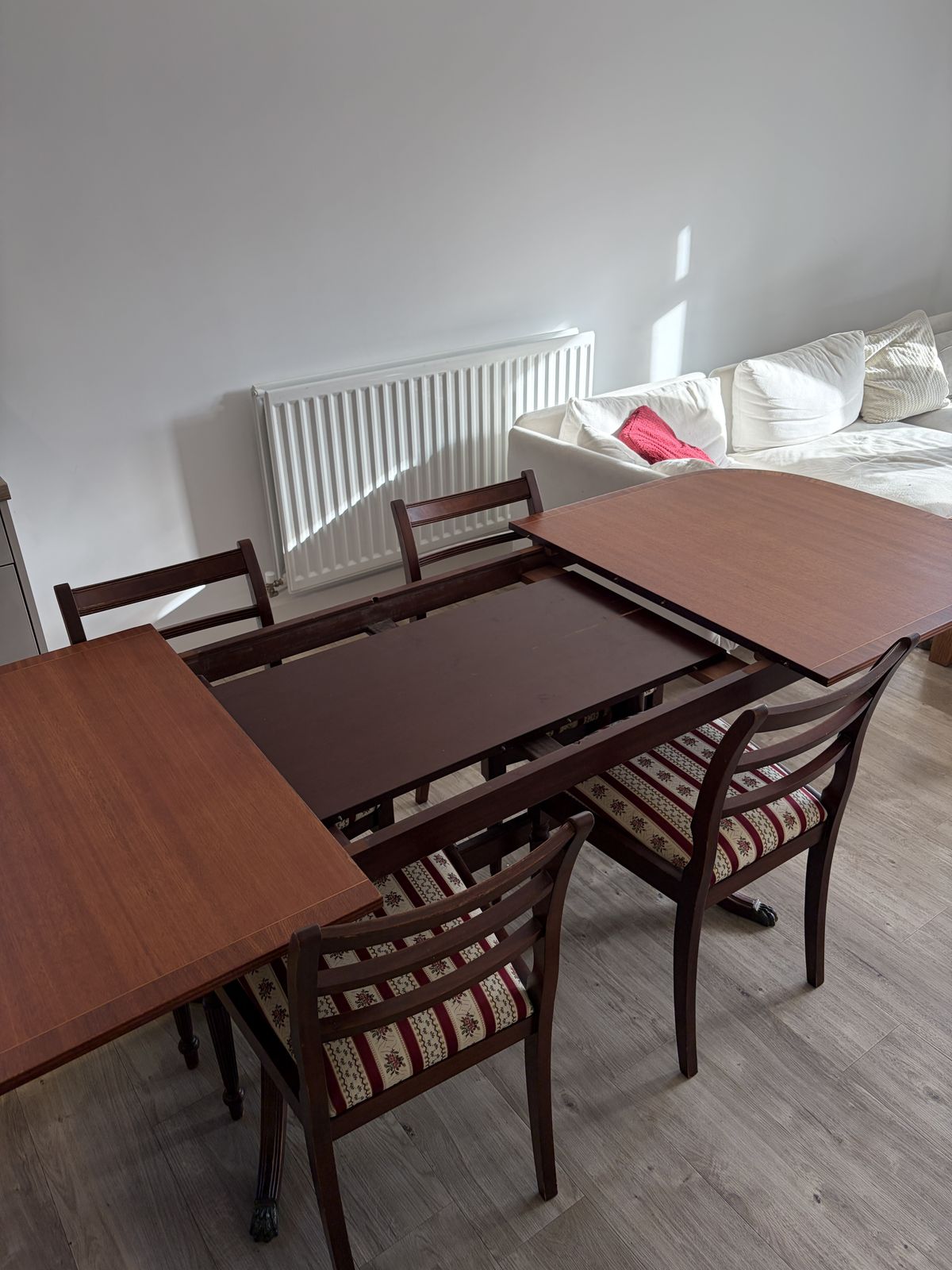 Macintosh 6 Seater Mahogany Table With 4 Chars photo vinterior
