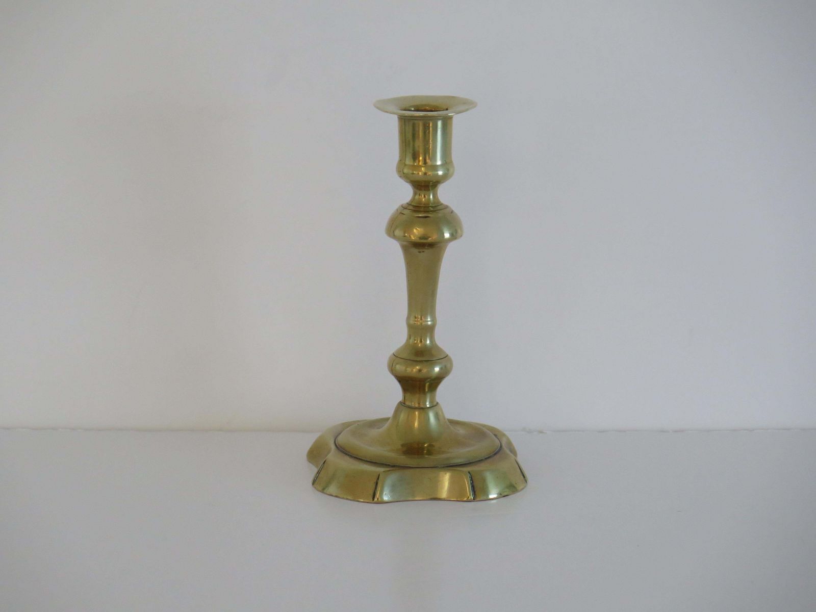 Antique English Candlestick Solid Brass George II, Circa 1735, Heavy photo vinterior