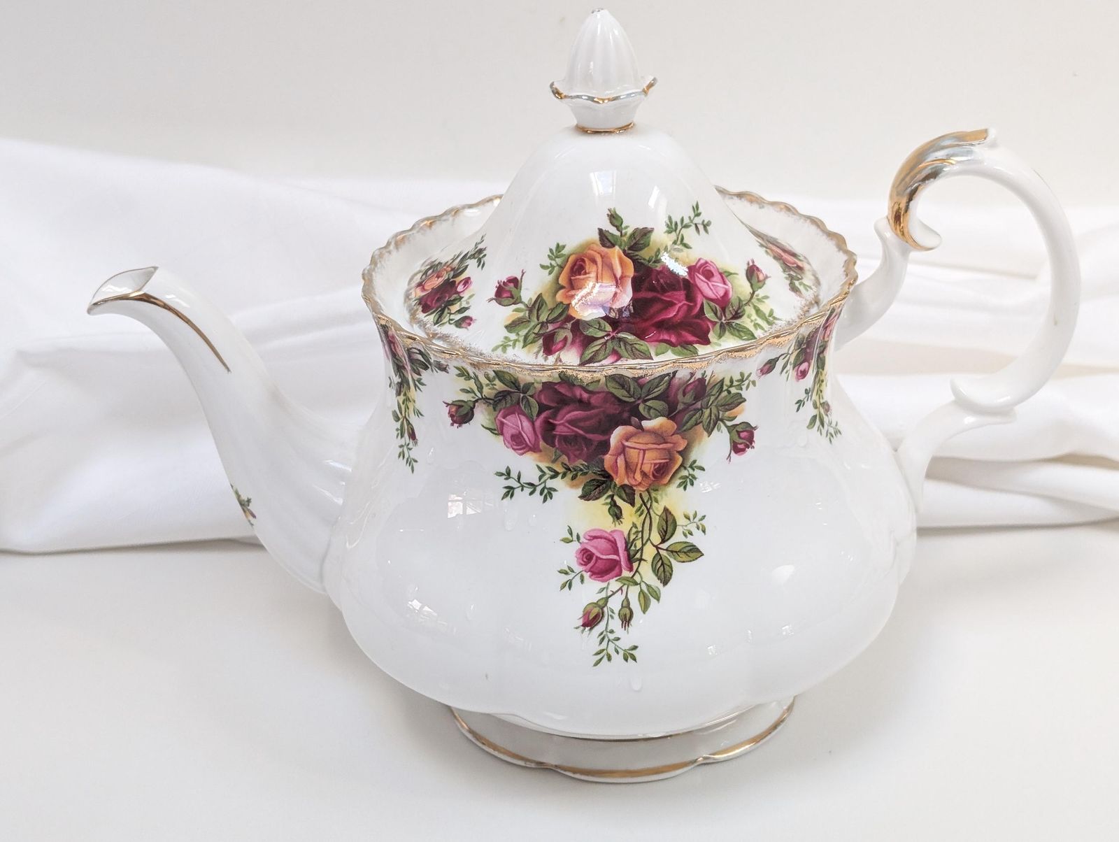 Royal Albert Old Country Roses Large Teapot First Edition 1960s | Old Country Roses | Made In England. photo Home Decor