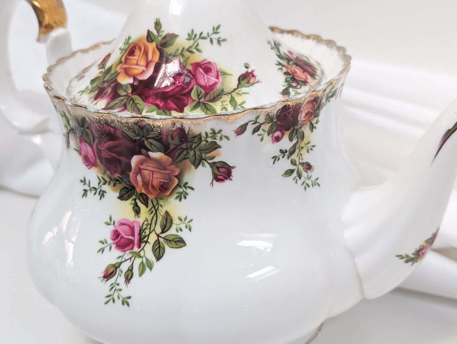 photo furniture Royal Albert Old Country Roses Large Teapot First Edition 1960s | Old Country Roses | Made In England.