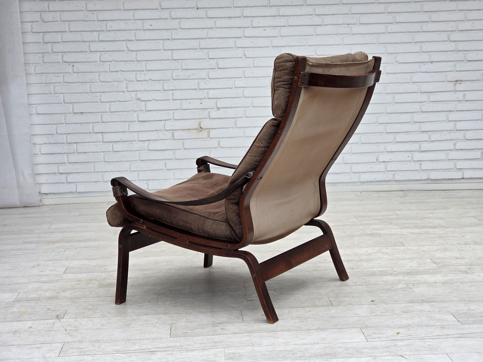 990.0 Jaren 1970, Scandinavische Loungestoel, Nubuckleer, Canvas, Beukenhout. photo
