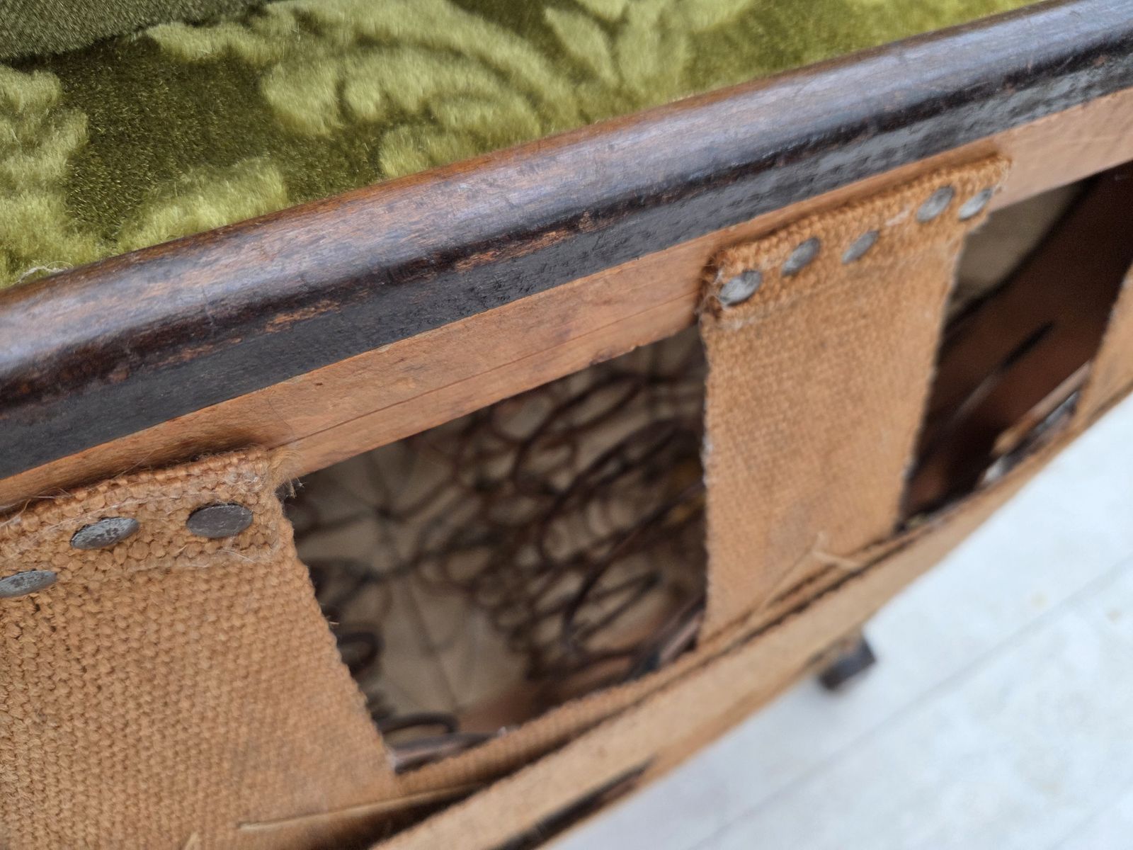 photo vintage Ca. Jaren 1950, Deense Relaxfauteuil, Meubelvelours, Eikenhout.
