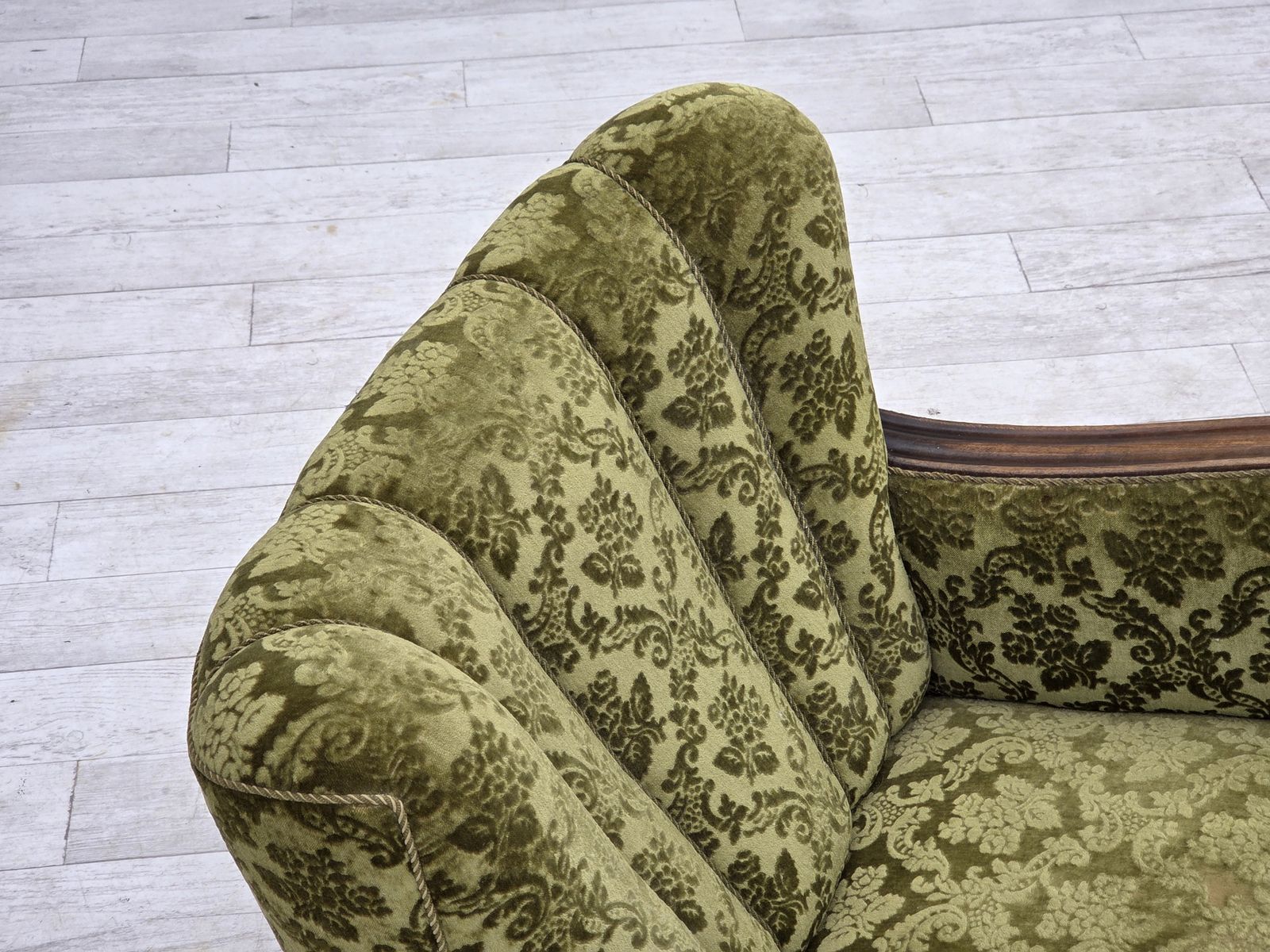 Ca. Jaren 1950, Deense Relaxfauteuil, Meubelvelours, Eikenhout. photo Meubels