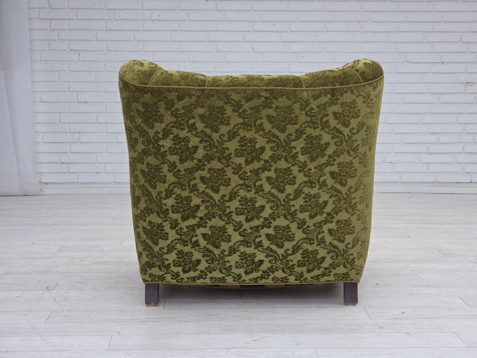 photo vinterior Ca. Jaren 1950, Deense Relaxfauteuil, Meubelvelours, Eikenhout.