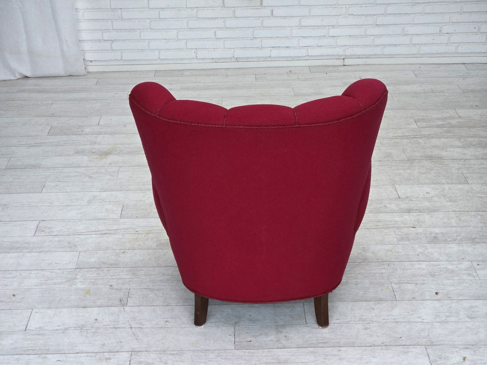 photo vintage Jaren 1960, Deense Fauteuil, Meubelwol, Beukenhouten Poten.