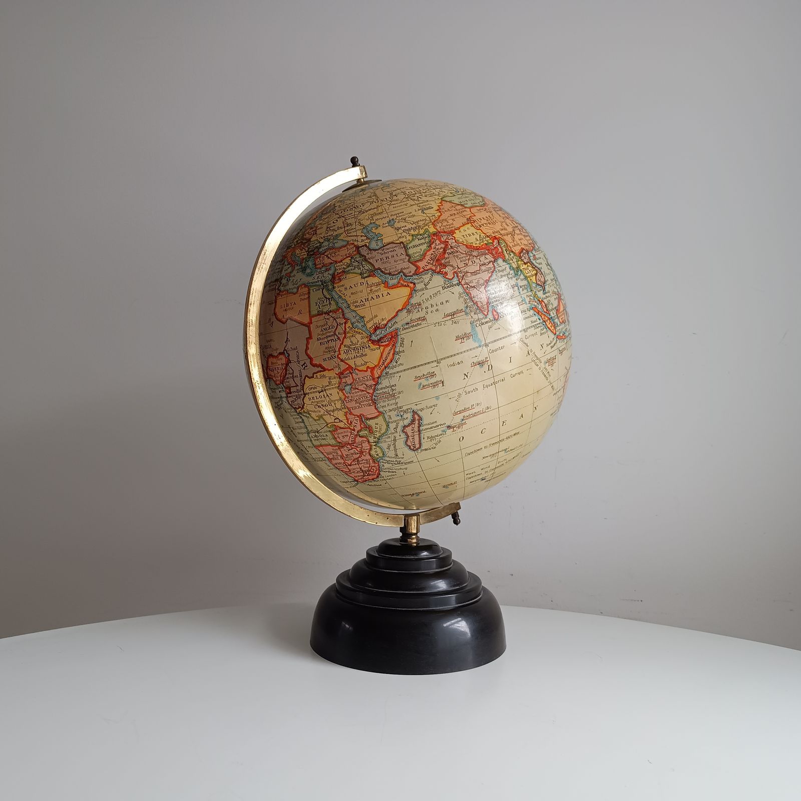 395.0 Art Deco Geographia 1947 10 Inch Globe: Final Year Of British Raj, Bakelite Jelly Mold Base, Steamer Routes photo