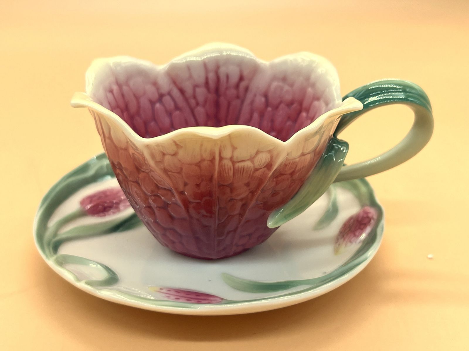 photo furniture Franz Porcelain Fritillary Design Tea Cup And Saucer Set. Fz00795.