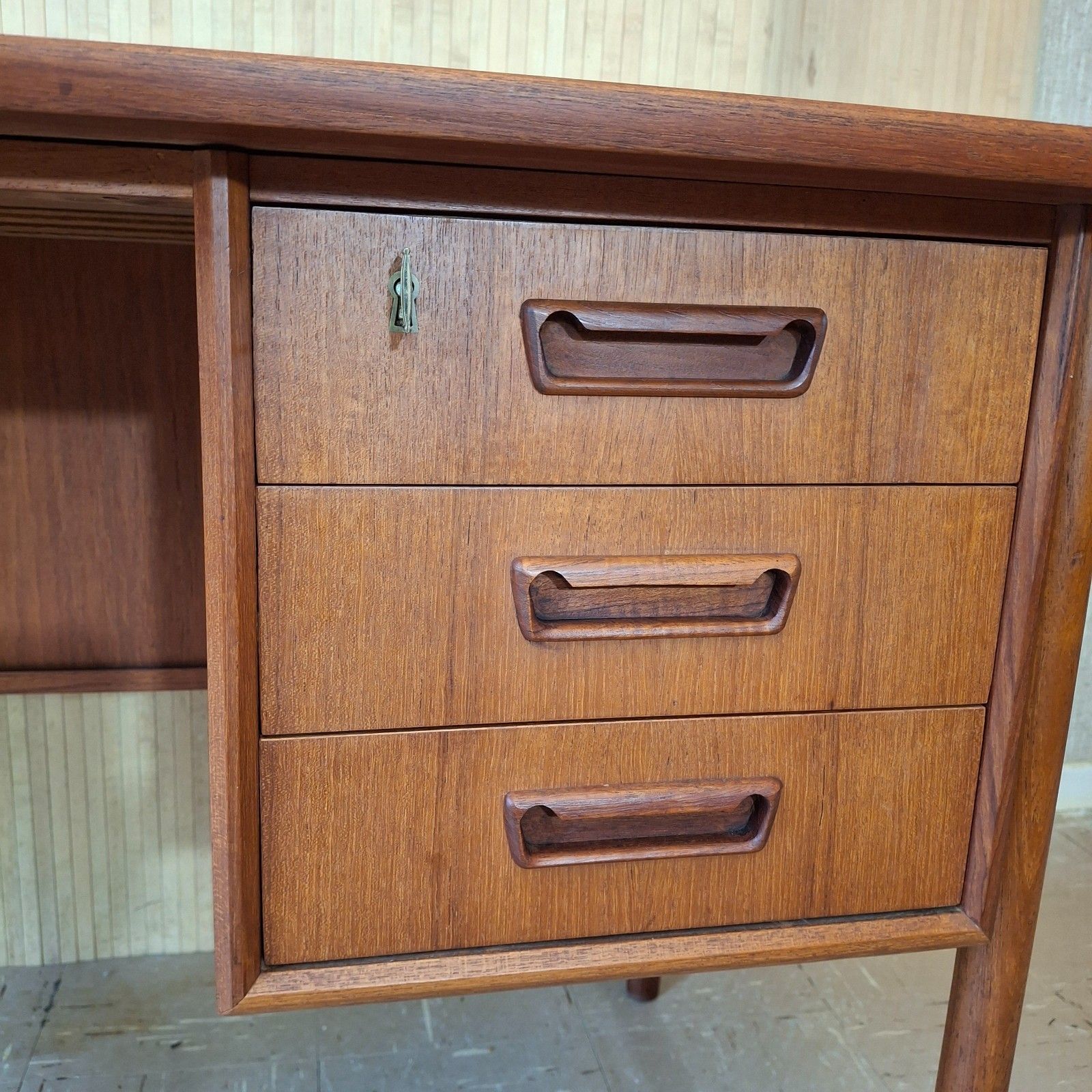 Fab 60s Mid Century Modern Danish Gunner Nielsen Tibergaard Teak Desk W/ 2 Keys photo vintage