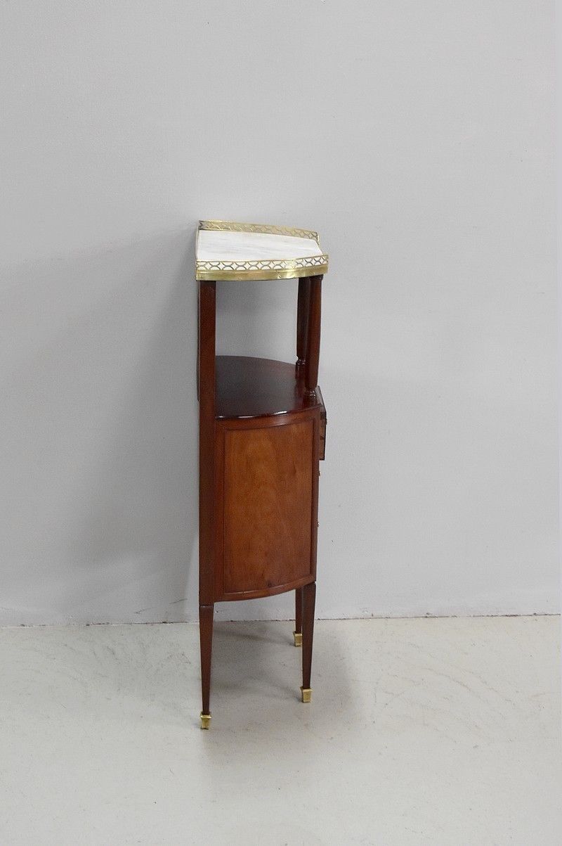 Small Piece Of Furniture Between Half Moon , 18th photo Furniture