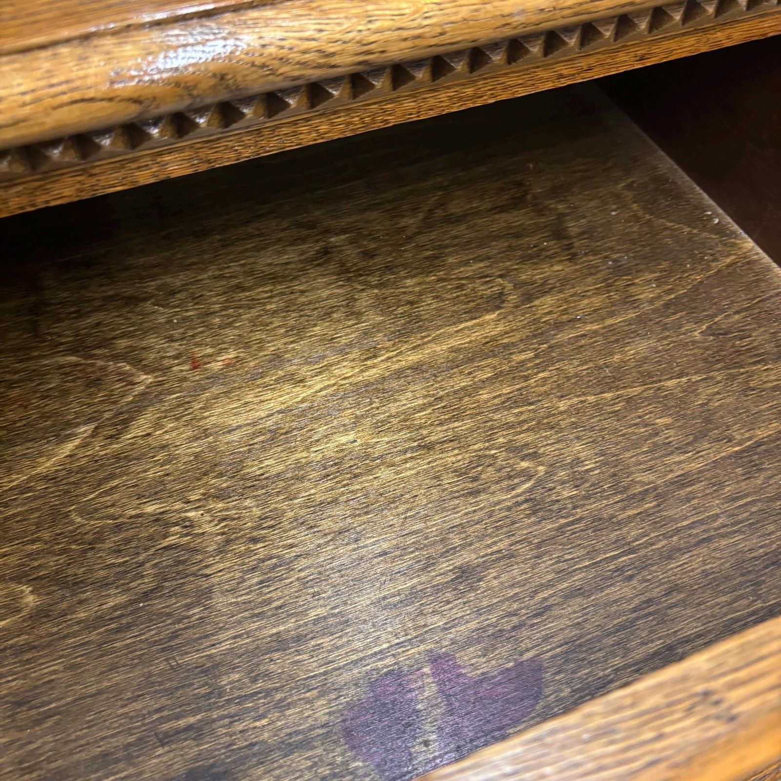 photo vinterior Jaycee Tudor Style Solid Oak Sideboard Dresser – Leaded Glass Top Cabinet 188cm