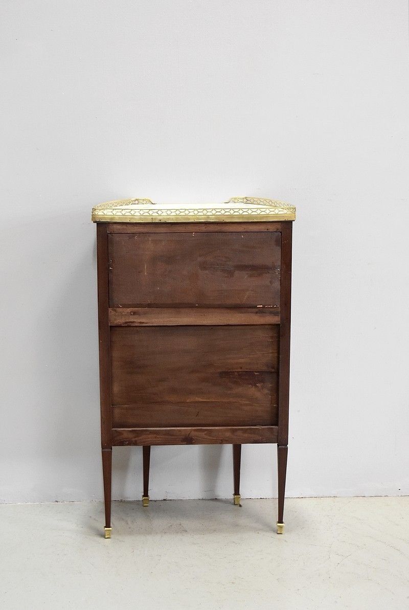 photo vintage Small Piece Of Furniture Between Half Moon , 18th