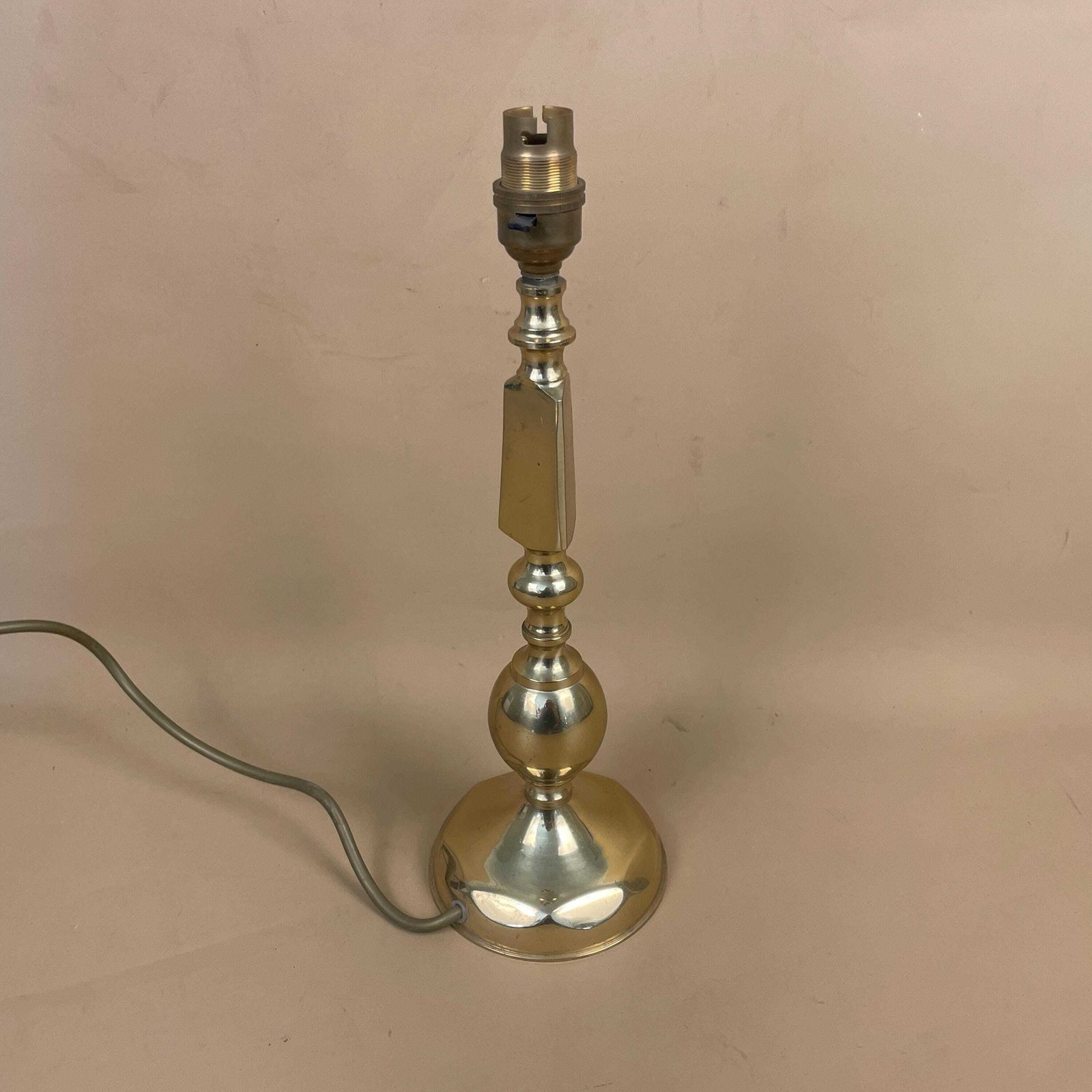 Antique Metal Gold Brass Lamp Light Bedside Side Table Desk Column Base Ornate Detail Medium Vintage Classic Round Base photo vinterior
