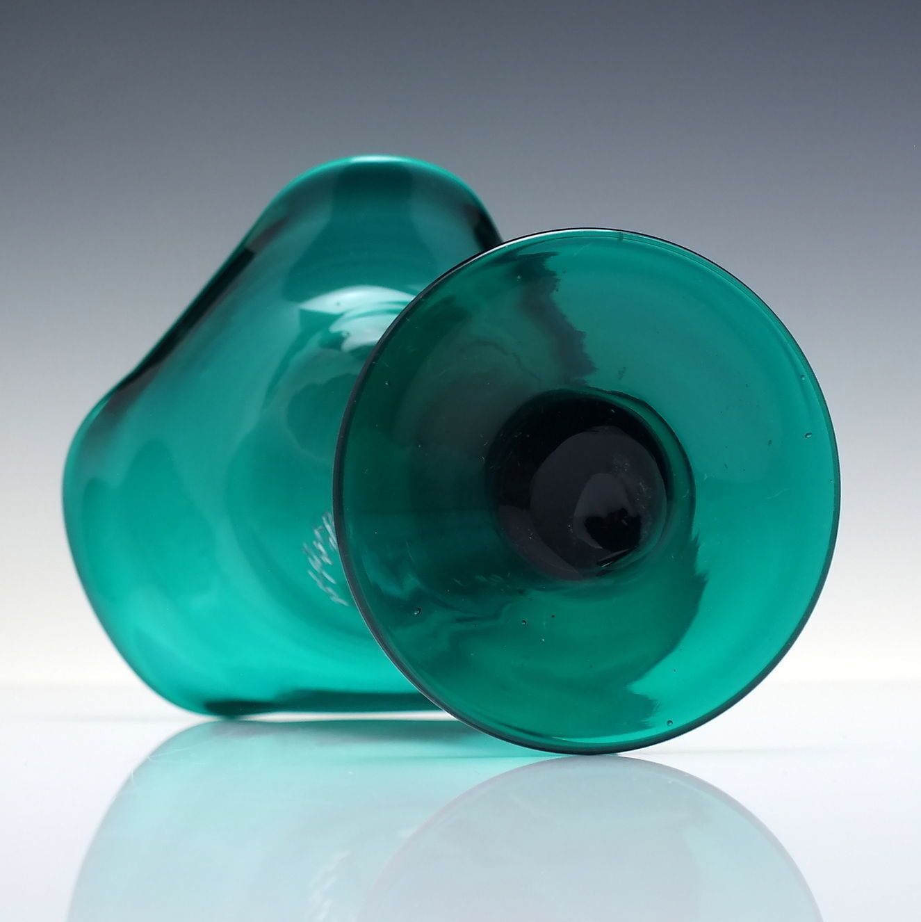 Victorian Mary Gregory Green Glass Flower Vase C1890 photo 95.0