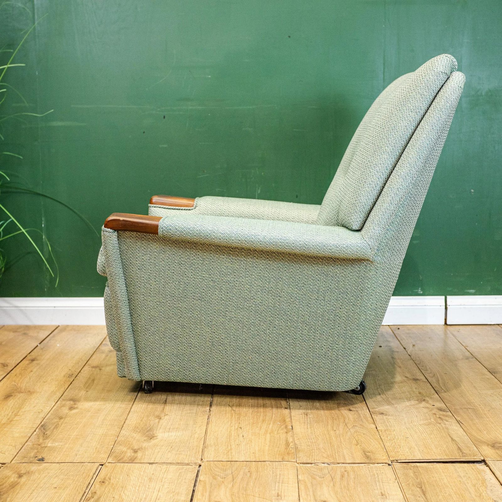 945.0 Pair Of Mid Century American Style Armchairs photo
