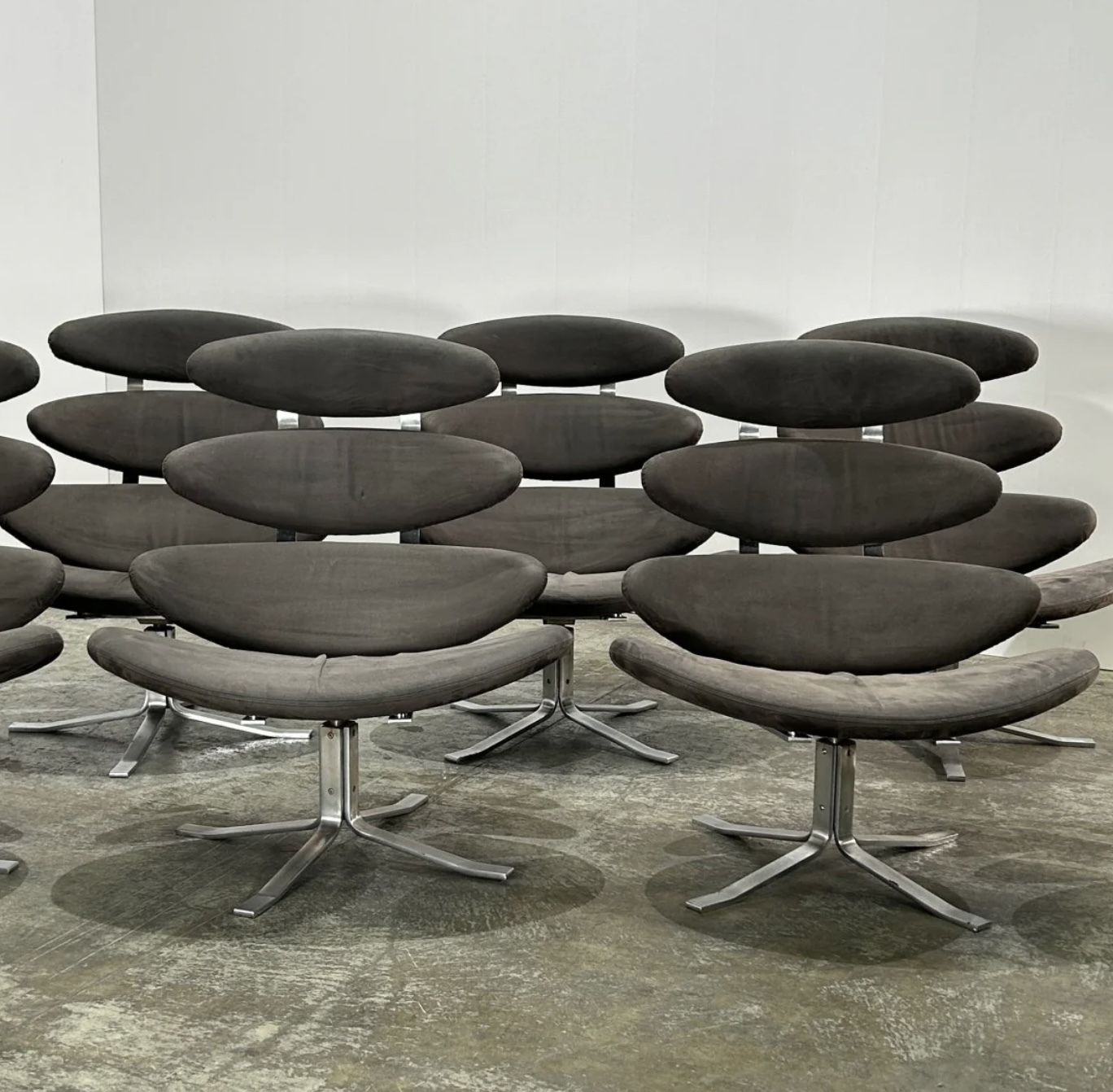 photo vinterior Erik Jørgensen Ej 5 Corona Chair By Poul M. Volther
