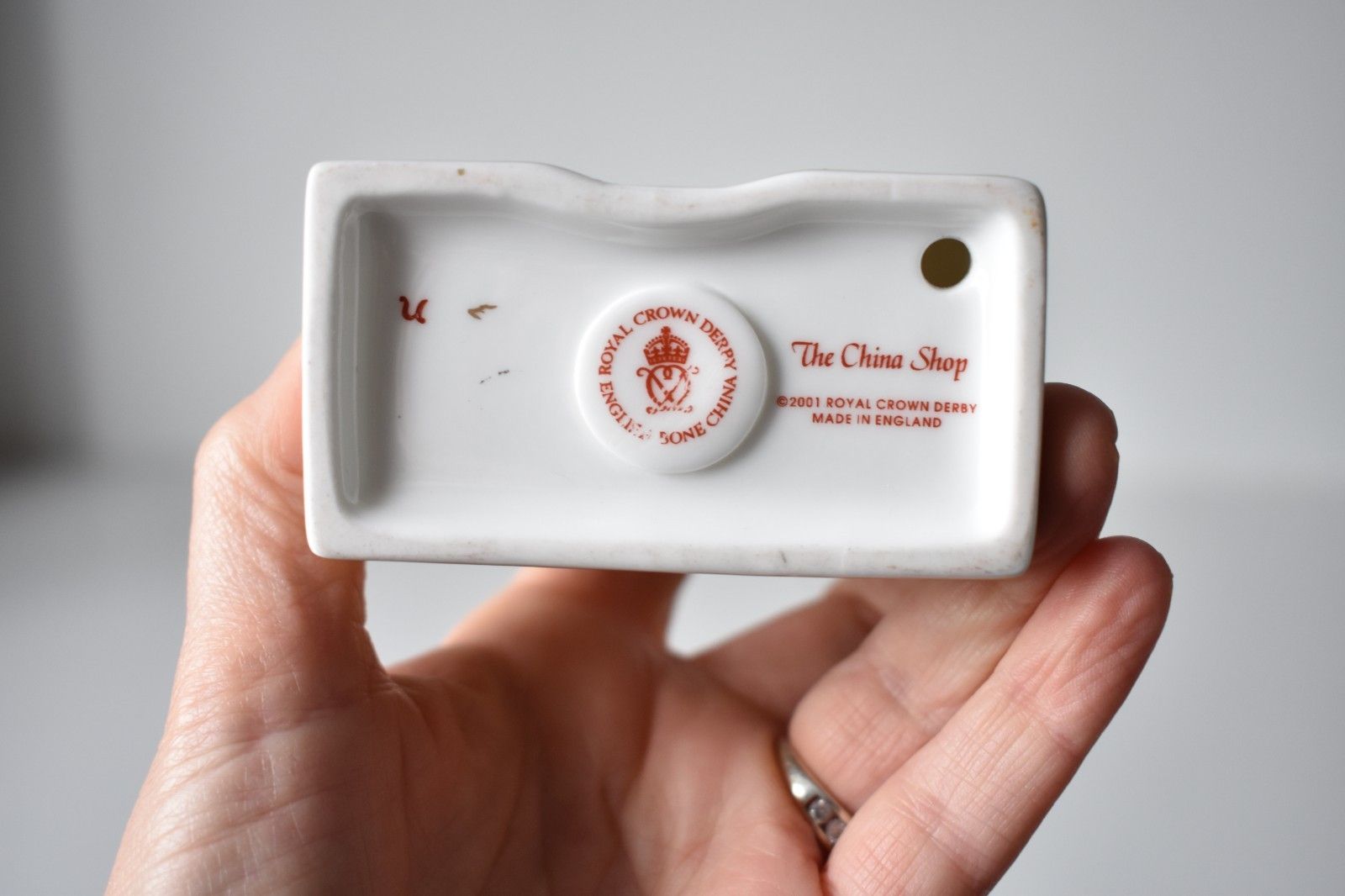 Home Decor Royal Crown Derby The China Shop  Paperweight 2001 Bone China No Box (O) photo
