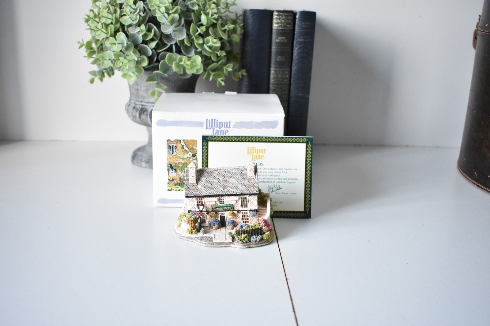 Lilliput Lane The Crooked House L3001 The British Collection Boxed And Deeds photo for sale