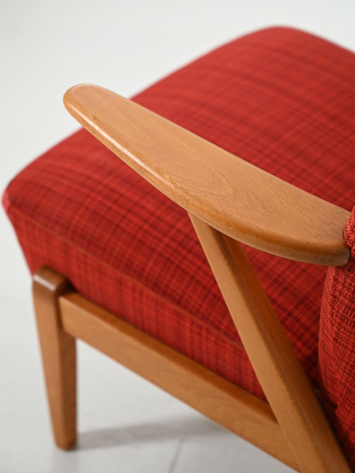 photo furniture Scandinavian Armchair From The 1950s With Red Wool Upholstery