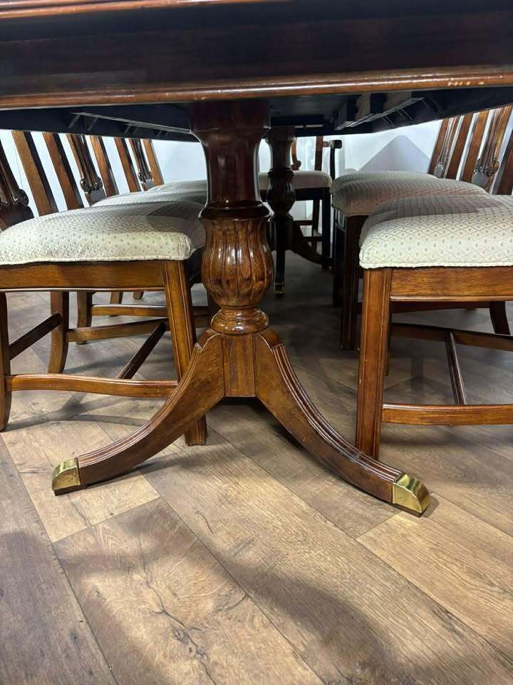 photo vintage Reproduction Mahogany Twin Pedestal Dining Suite
