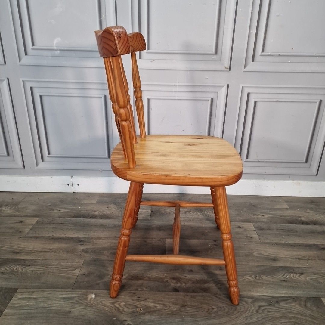 photo vinterior Vintage Pine Dining Chair Solid Wood Spindle Back Farmhouse Style Retro