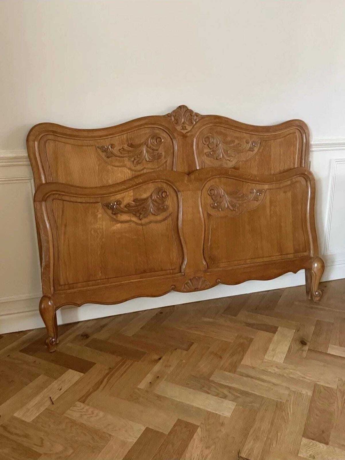 French Vintage Provincial Style 1950s Oak Carved Bedframe (4ft 6” Mattress) photo 350.0