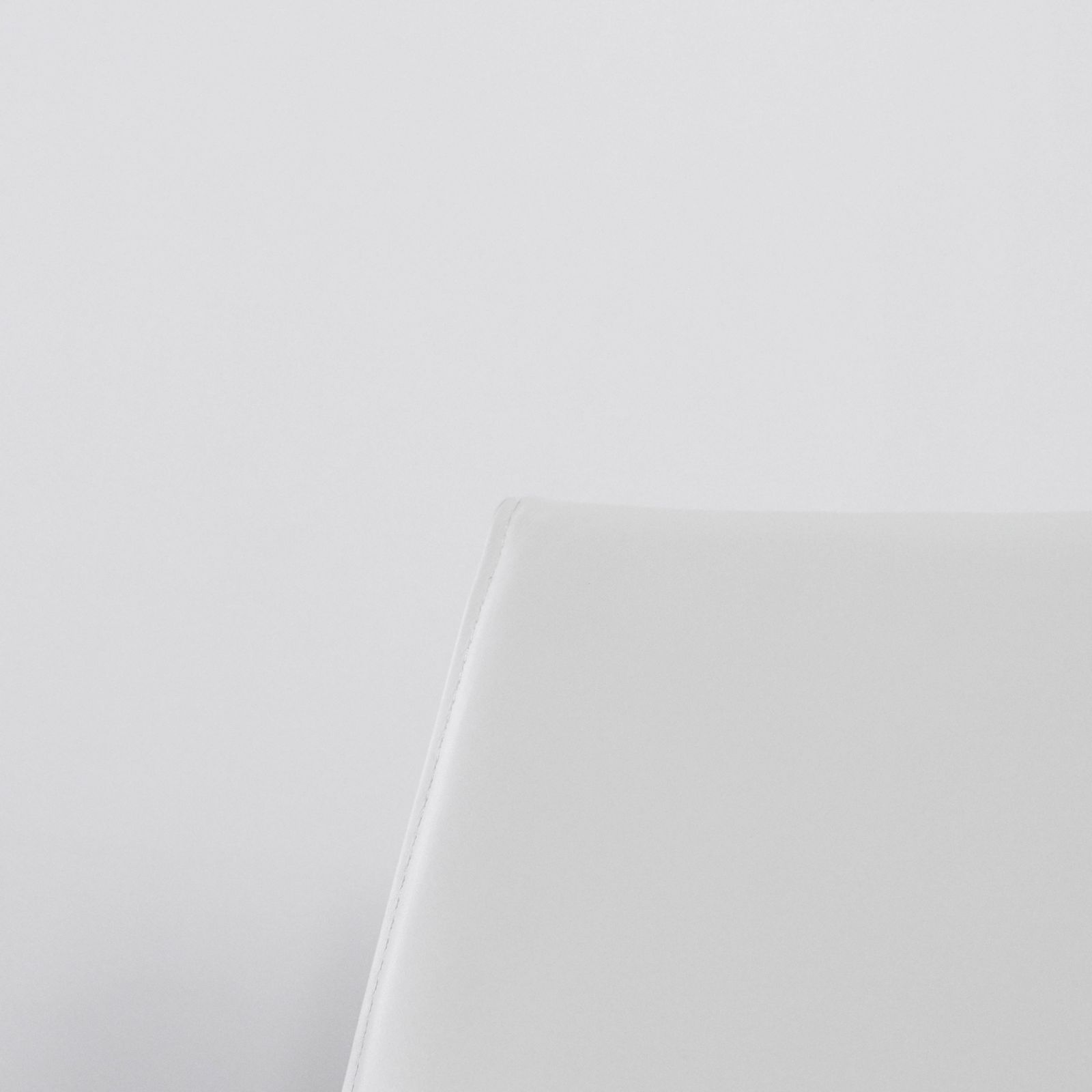Set Of 4 Vol Au Vent Chairs In White Leather Designed By Mario Bellini For B&B Italia photo vintage