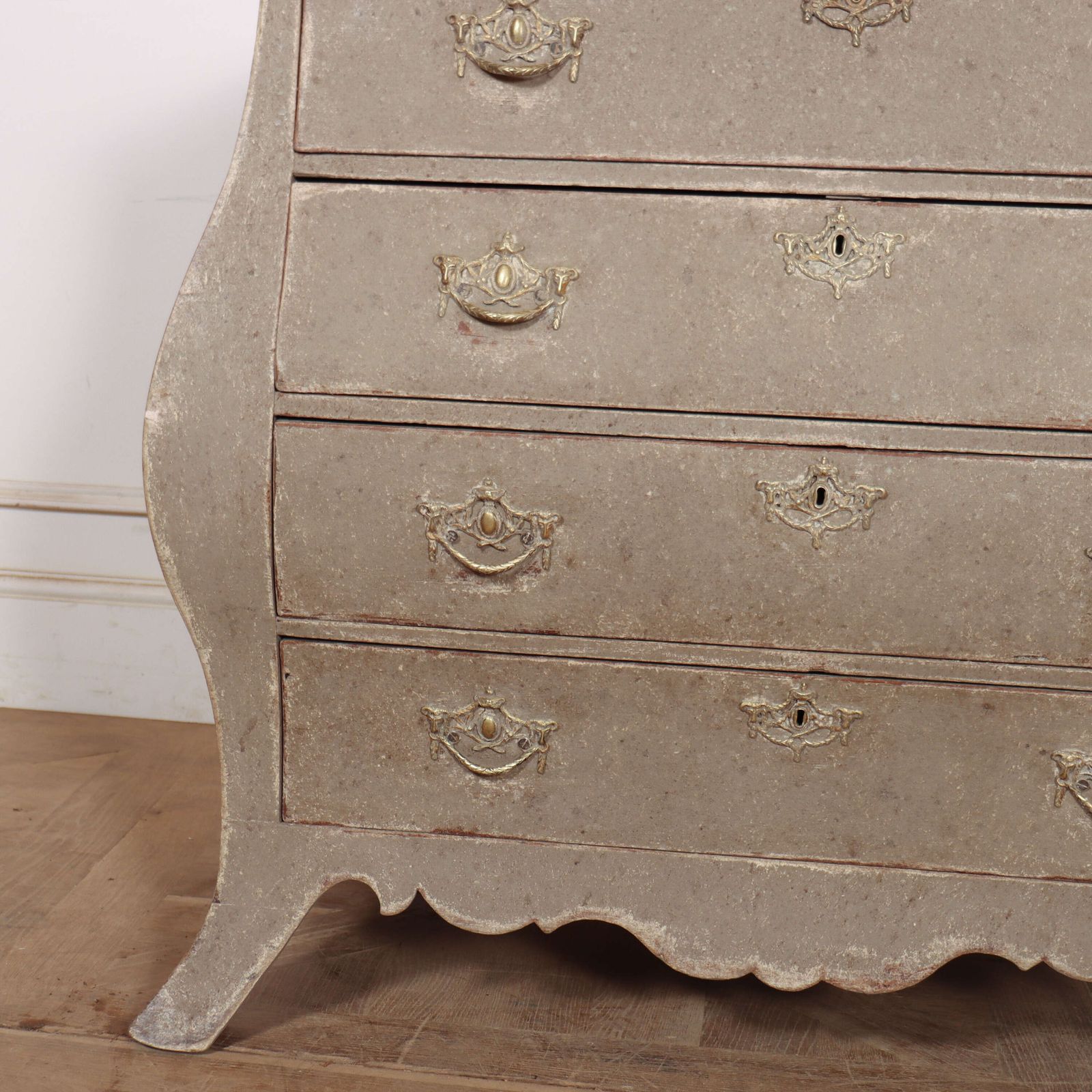 Dutch Bombe Commode, 1800s, Antique photo vinterior