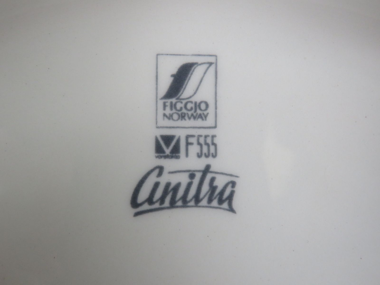 Mid Century Norwegian Figgjo “Anitra” Casserole – Model Mf 555 – 1960s–70s photo vinterior