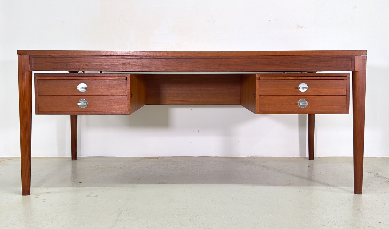 Diplomat Executive Desk By Finn Juhl For France & Søn photo buy
