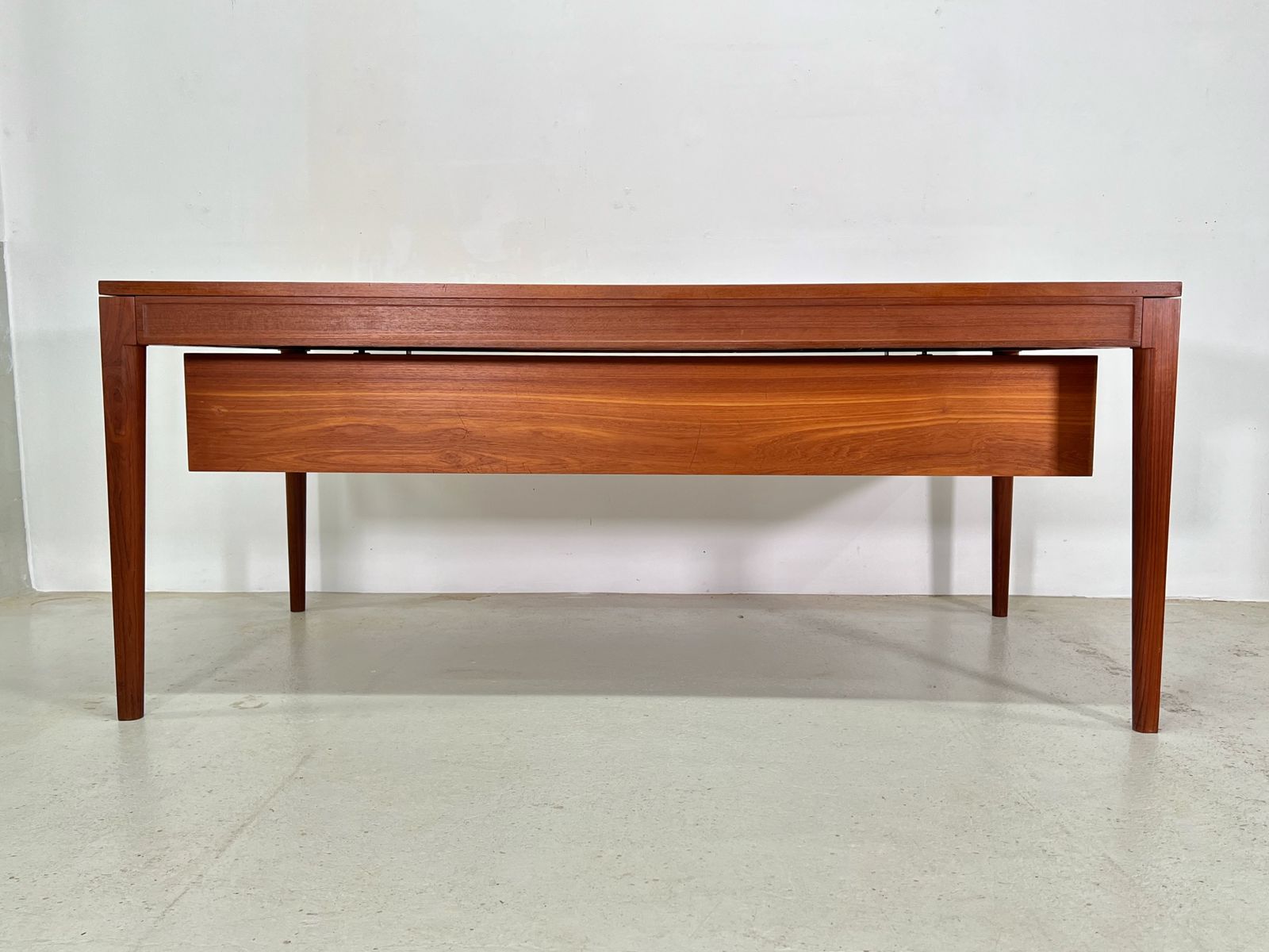 photo vintage Diplomat Executive Desk By Finn Juhl For France & Søn