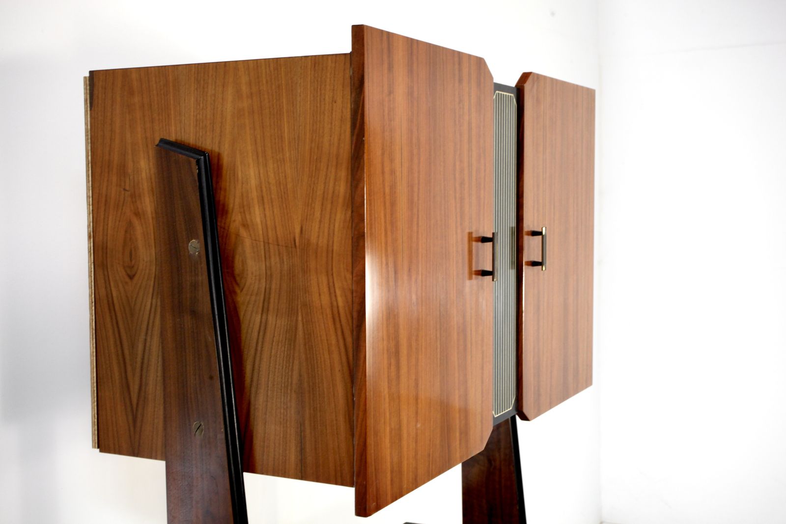photo furniture Midcentury Italian Freestanding Modular Bookshelf In Teak And Brass