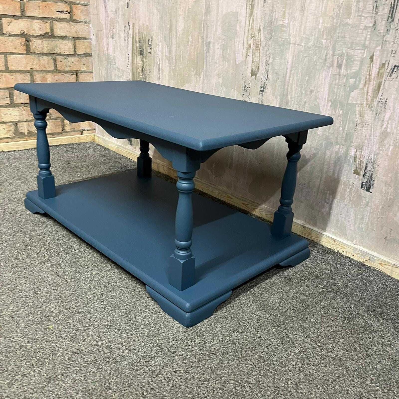 Old Charm Style Painted Coffee Table Shelf Under Turned Legs Scalloped Skirt