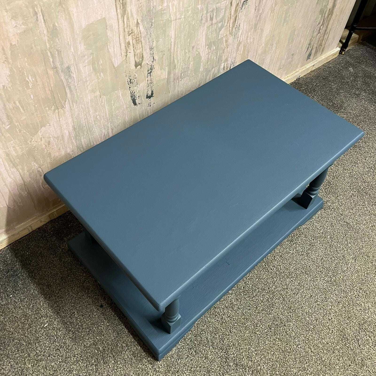 Old Charm Style Painted Coffee Table Shelf Under Turned Legs Scalloped Skirt photo Furniture