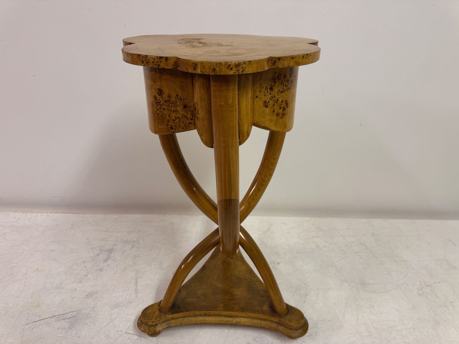 895.0 Early 20th Century Italian Burr Wood Occasional Table photo