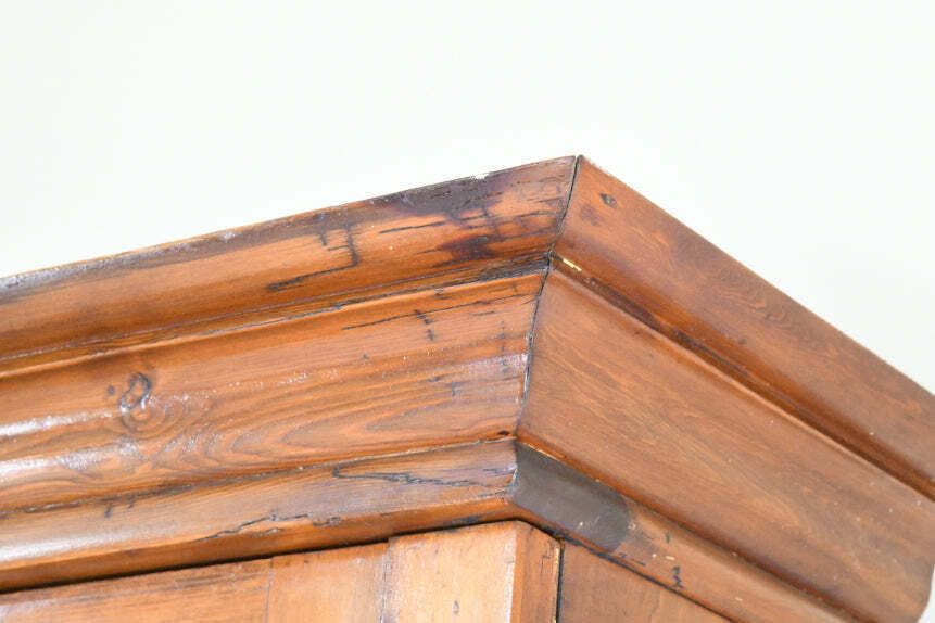 photo vinterior Antique Stained Pine Glazed Dresser