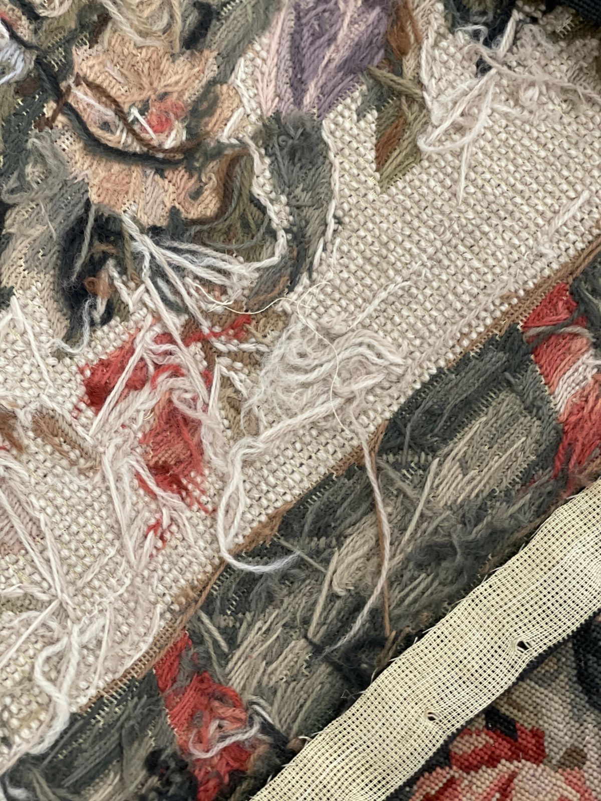 photo vinterior Traditional Carpet Floral Aubusson Rug Magnificent Handwoven Wool Needlepoint