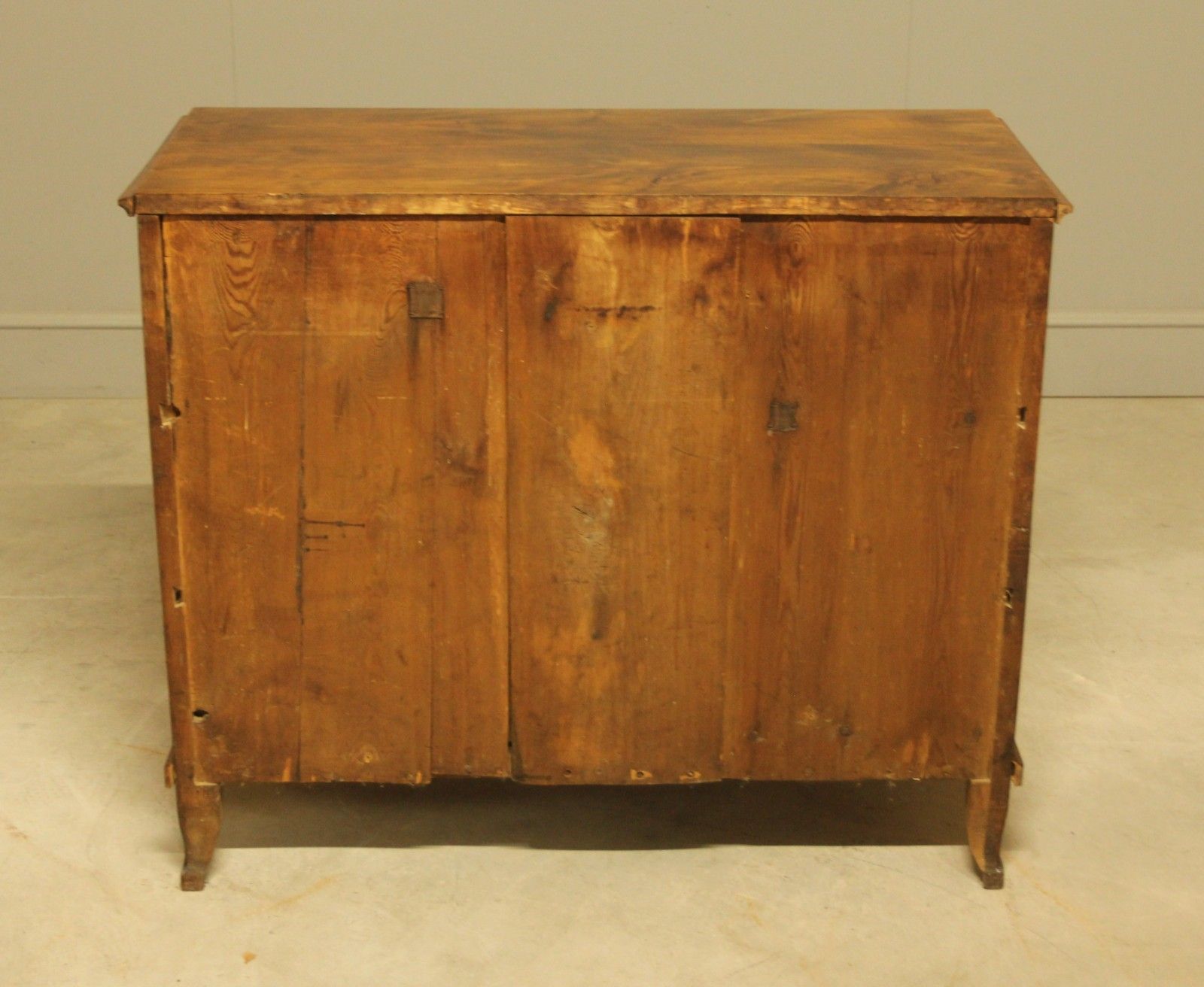 photo for sale A Fine Early 19th‑Century Swedish Gustavian Chest