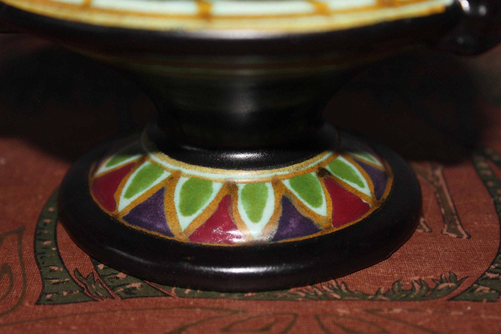 photo vintage Rare Antique Art Deco Circa 1920s Gouda Arnheim Holland Art Pottery Tiered Ashtray Bowl, Dutch Signed Roma, Hand Painted