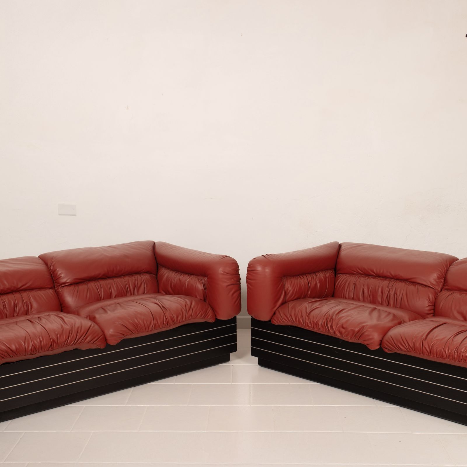 Furniture Pair Of Strato Sofas By Giovanni Offredi For Saporiti, 1970 photo