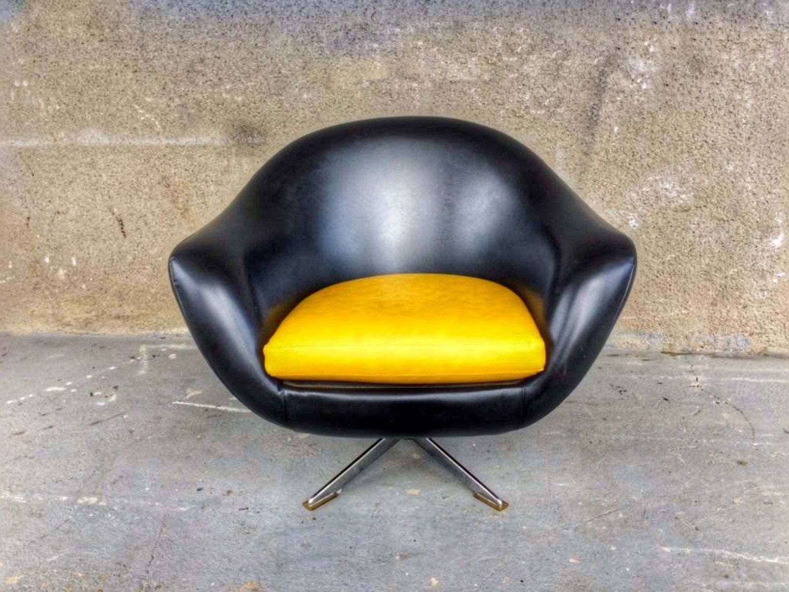 Mid Century Draaifauteuil, Ca. Jaren 1960 photo Meubels